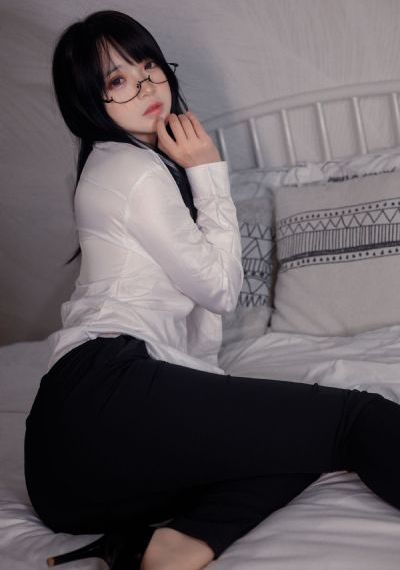 红蔷薇电视剧免费完整版下载_十万网红美女美酱